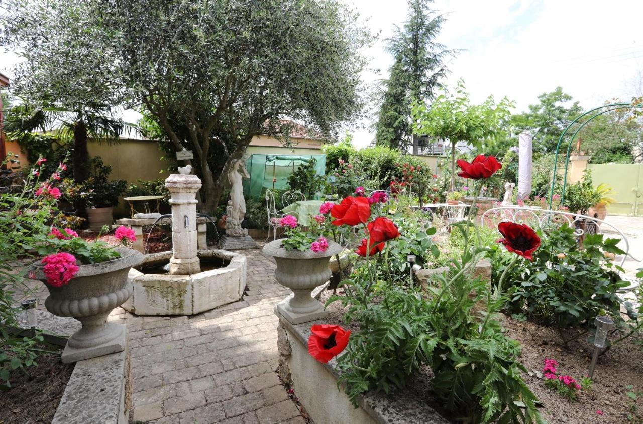 Maison d'Hôtes et Roulotte Le 6 Bis Romans-sur-Isère Exterior foto
